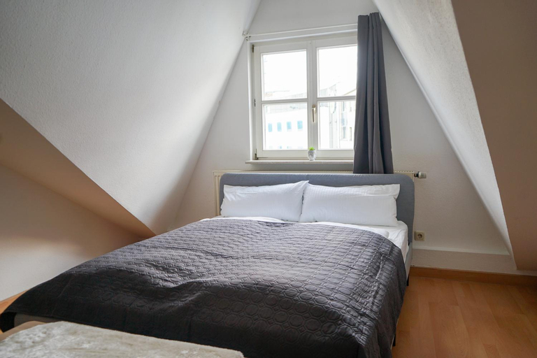 Bedroom 2, FullHouse - Jena - H12 Apartments - Marketplace, Jena