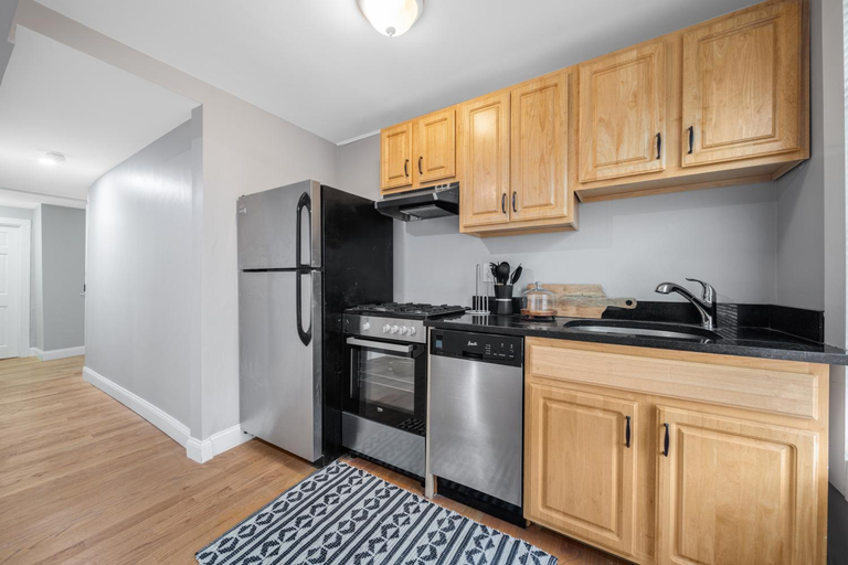 Others 5, Easy Commute South Boston 4BR 1BH Apt, Boston