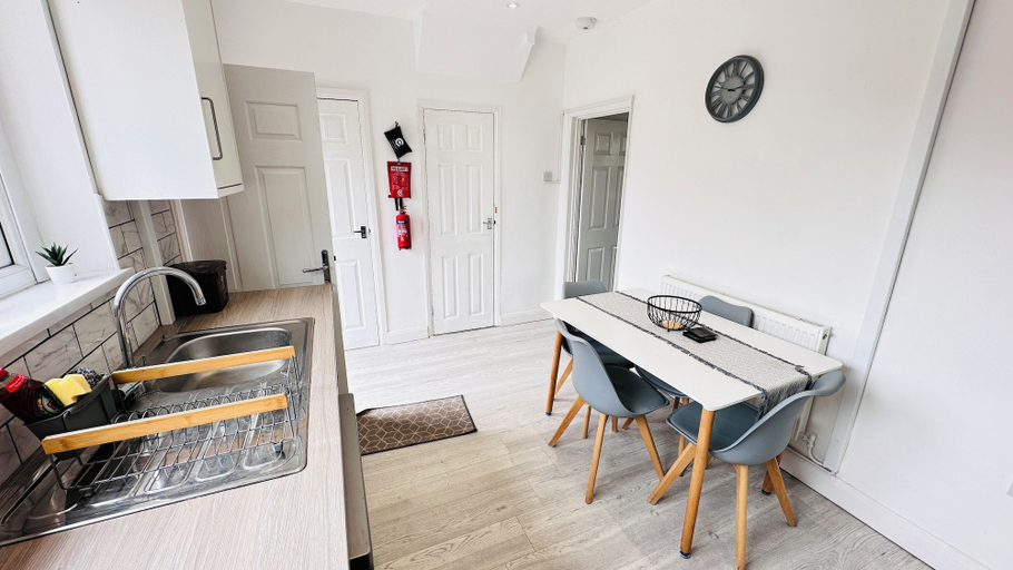 Others 5, Pengam House, Cardiff