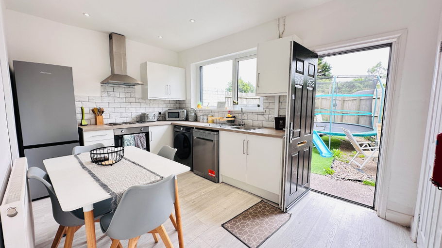 Others 4, Pengam House, Cardiff