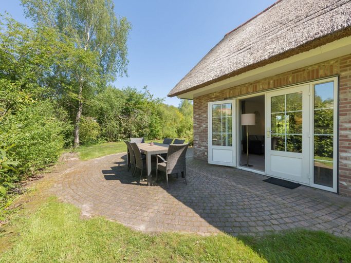 Exterior 2, Thatched Villa in National Park, Steenwijkerland