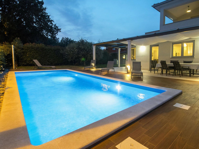 Pool 4, Villa Family Paris, Umag