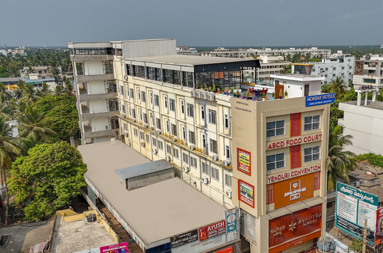 Exterior & Views