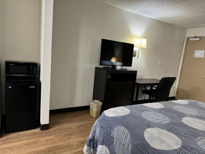 Bedroom 3, Hilltop Inn, DeKalb