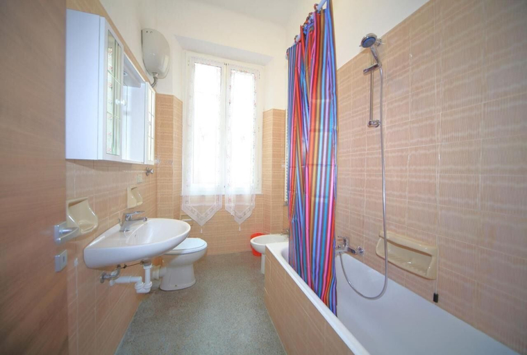 Bathroom, Hanbury 10, Savona