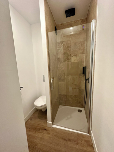 Bathroom 14
