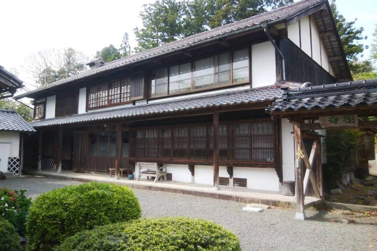 Exterior 4