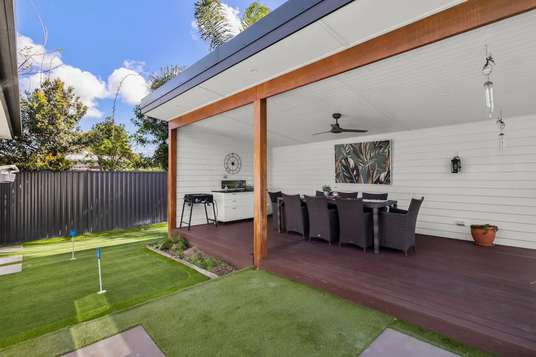 Exterior & Views 2, Holiday Home with Pool and Mini Golf, Gold Coast