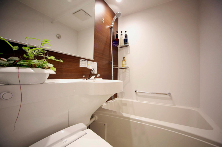 Bathroom 16