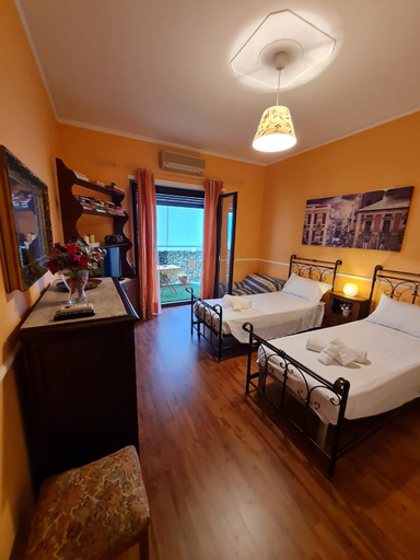 Bedroom 2, La Maison Blanche, Catania