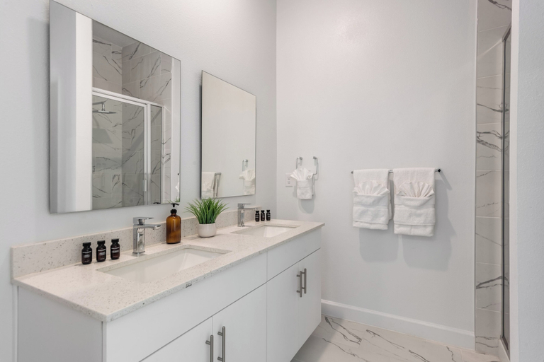 Bathroom 3, Radiant Realm - Avantstay 30mins to Disney + Private Pool, Polk