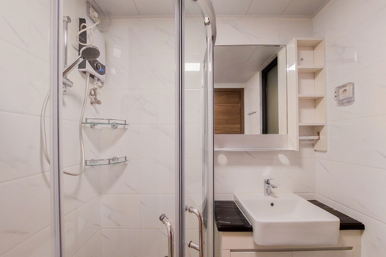 Bathroom 3, Best Spacious And Stylish 3Br At Sky House Bsd Apartment, South Tangerang