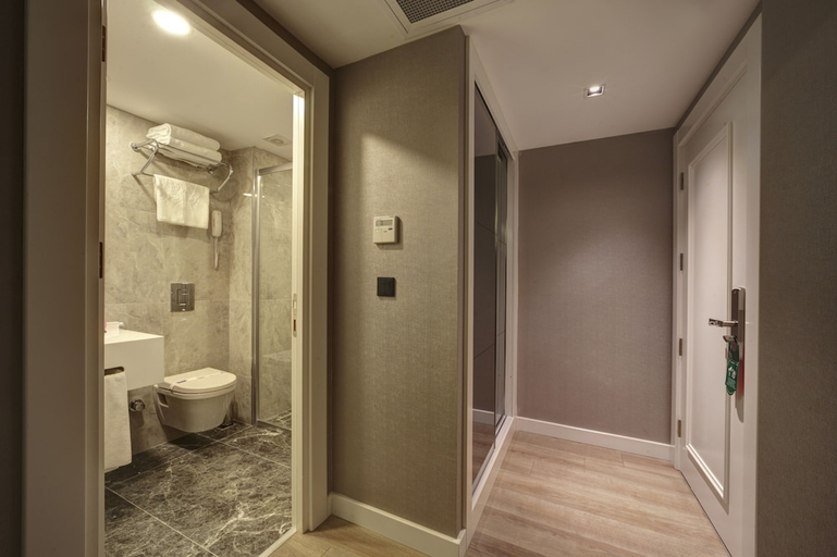 Bathroom 5, Dora Pera Hotel, Beyoğlu