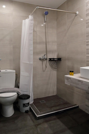Bathroom 2, Menta Studios, next to metro station, smart tv, Central Macedonia