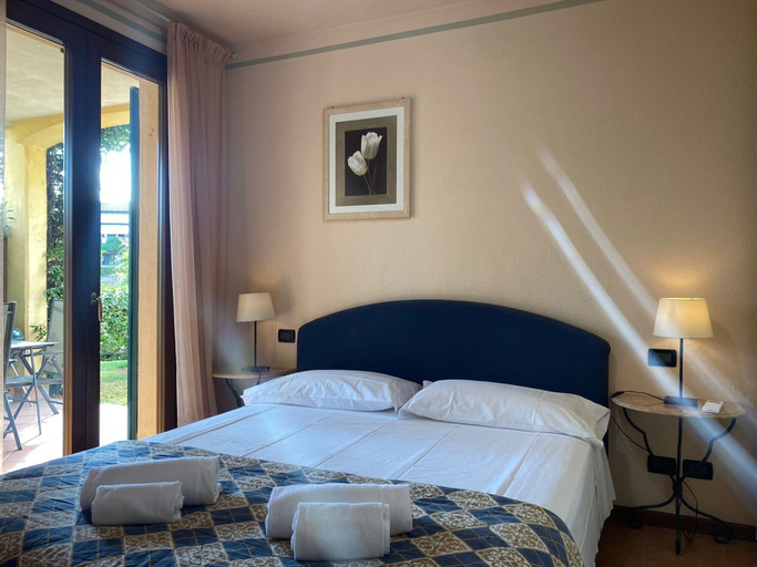 Bedroom 2, Well Kept Ground Floor Apartment near Peschiera, Brescia