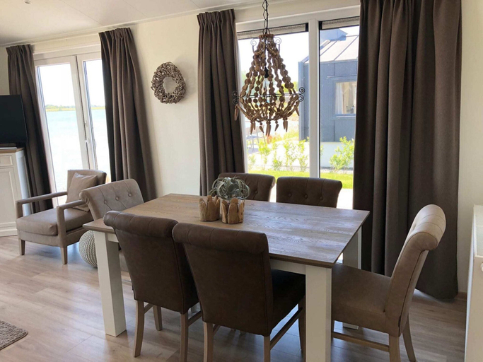 Dining 5, Modern Chalet on the Water of the Markermeer, Stede Broec
