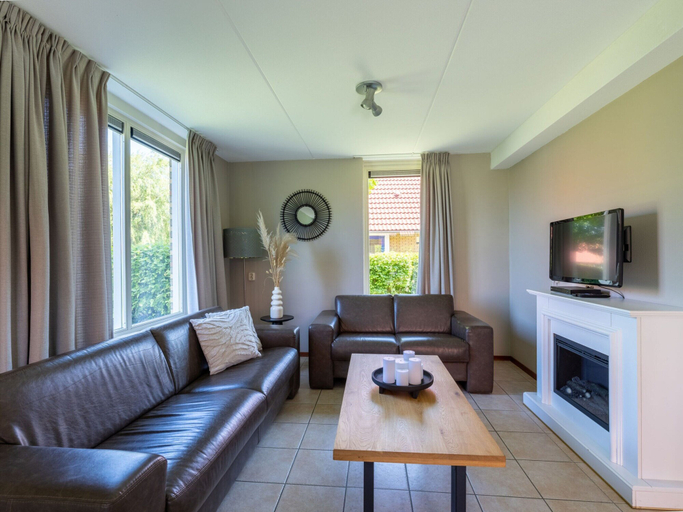 Living area, Detached House With Dishwasher Near Hoorn, Andijk