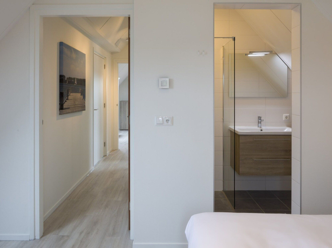 Room 2, Modern Villa nr Lake Veere, Noord-Beveland