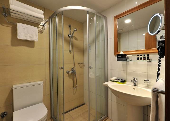 Bathroom 4, Occidental Istanbul City, Beşiktaş