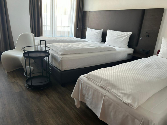 Others 4, Hotel Fackelmann, Nürnberg