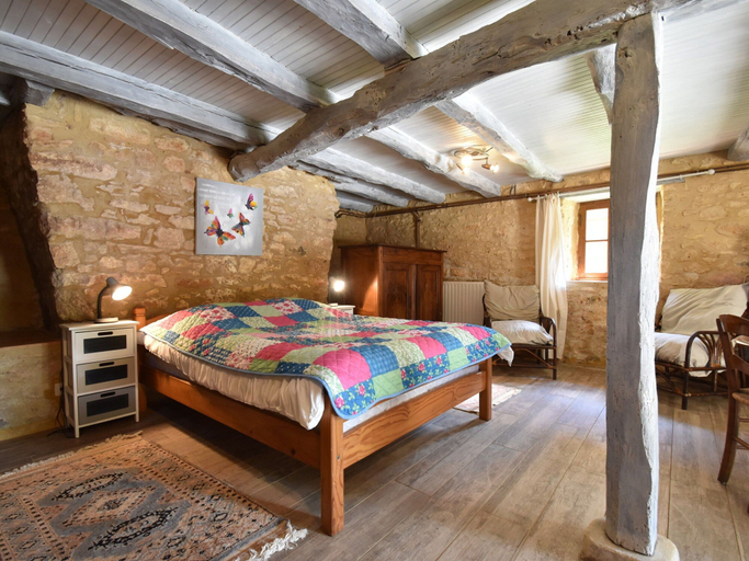 Room 4, Superb Holiday Home in Busse With Swimming Pool, Dordogne