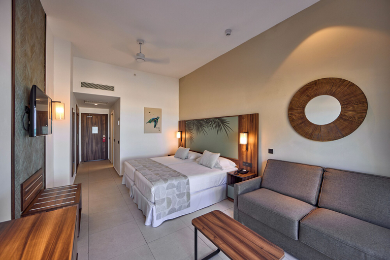 Bedroom 3, Hotel Riu Turquoise - All Inclusive, Black River