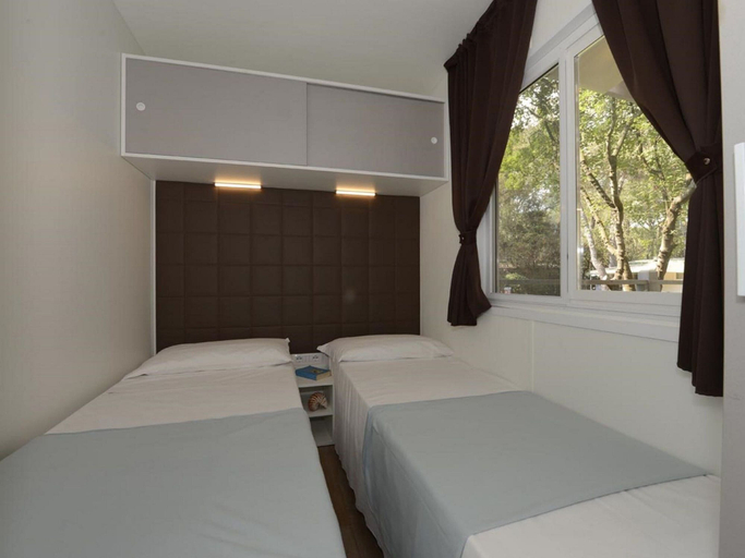 Bedroom 2, Modern Chalet in Pine Grove, Caserta