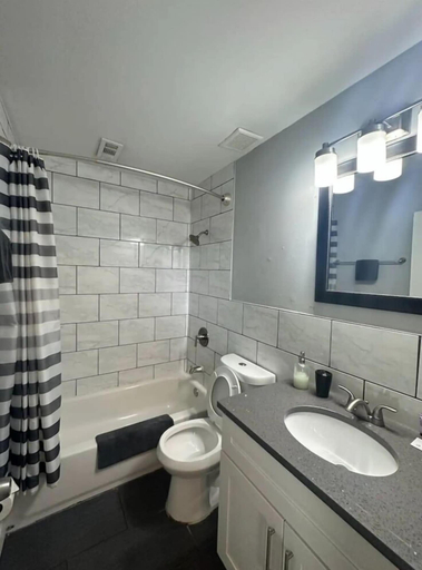Bathroom 3, Spacious 2BR unit near BJ Hospital, Saint Louis