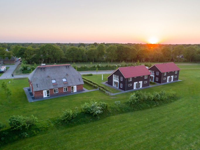 Pool 5, Charming Home w/ Garden, Steenwijkerland