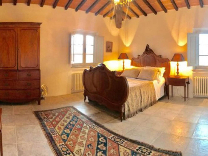 Room 3, Villa Near Cortona With Pool & Countryside Views, Arezzo