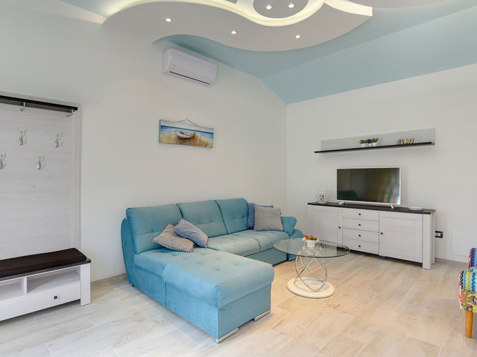 Others 5, Holiday Home in Galizana With Pool & Beach, Vodnjan
