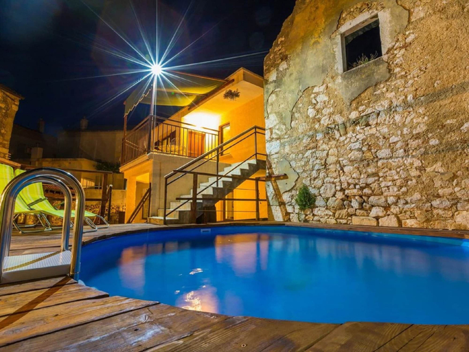 Sport & Beauty 3, Large Holiday Home With Private Pool, Wellness & Sea View, Vinodolska