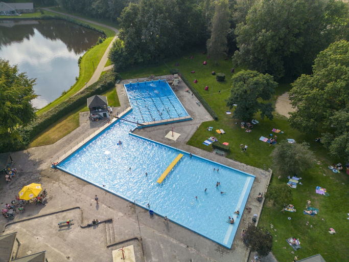Pool 5, Well Furnished Mobile Home with Microwave near Water, Aa en Hunze