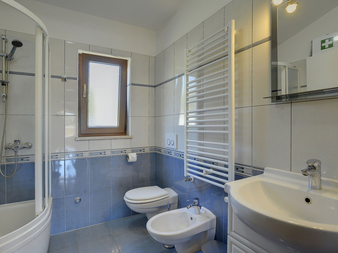 Bathroom, Villa in Peroj With Private Pool & Near Beach, Bale