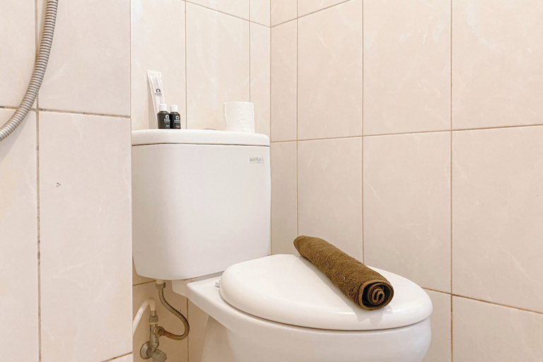 Bathroom 3, Good Place Studio Springlake Summarecon Bekasi Apartment, Bekasi