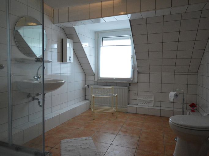 Bathroom, Spacious Holiday Home in Briedel Near River Mosel, Cochem-Zell