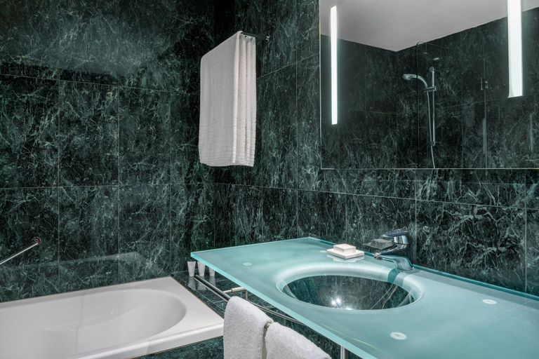 Bathroom 5, AC Hotel Huelva by Marriott, Huelva