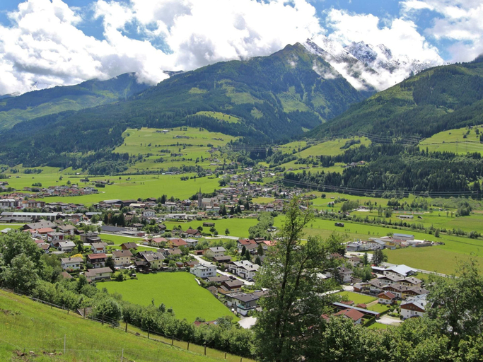 Others 4, Apartment in Niedernsill With Garden Views, Zell am See