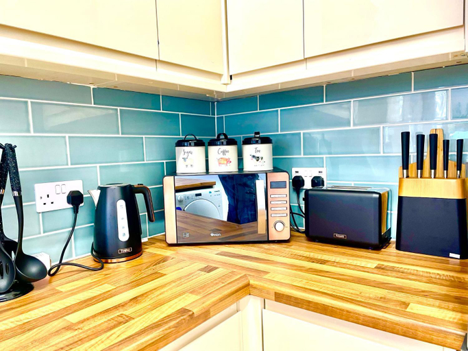 Others 2, Executive apartments, nr city centre with private parking, Plymouth