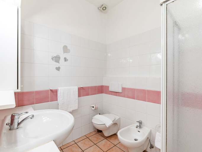 Bathroom 4, Apartment in Oggebbio with Sea View Terrace, Verbano-Cusio-Ossola