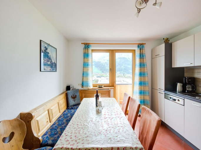 Others 3, Scenic Apartment in Tirol With Garden, Schwaz