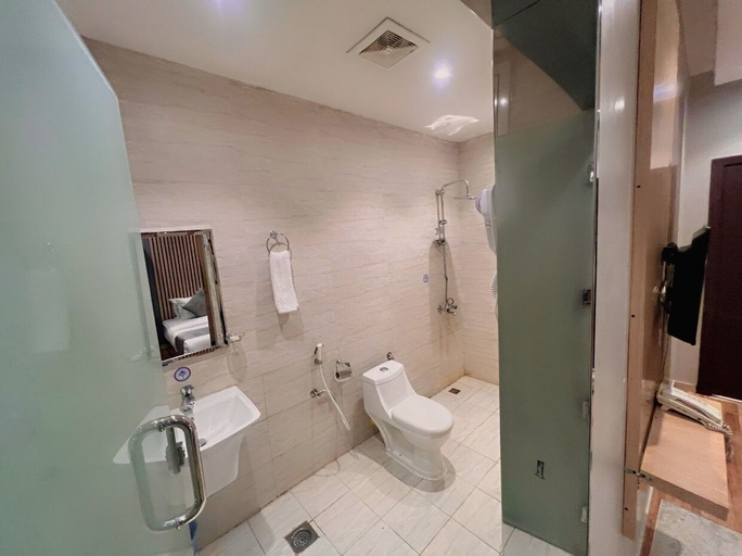 Bathroom 5, Happiness Suites, Riyadh