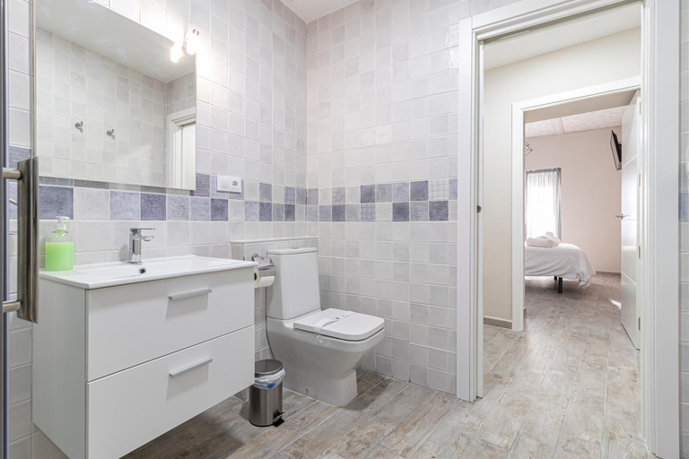 Bathroom 4, Allo Apartments Plateros Centro Jacuzzi Comunitario, Cádiz