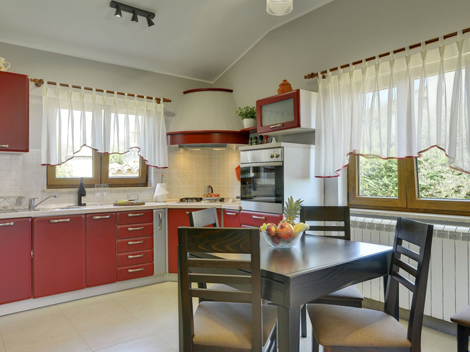 Others 5, Villa in Peroj With Private Pool & Near Beach, Bale