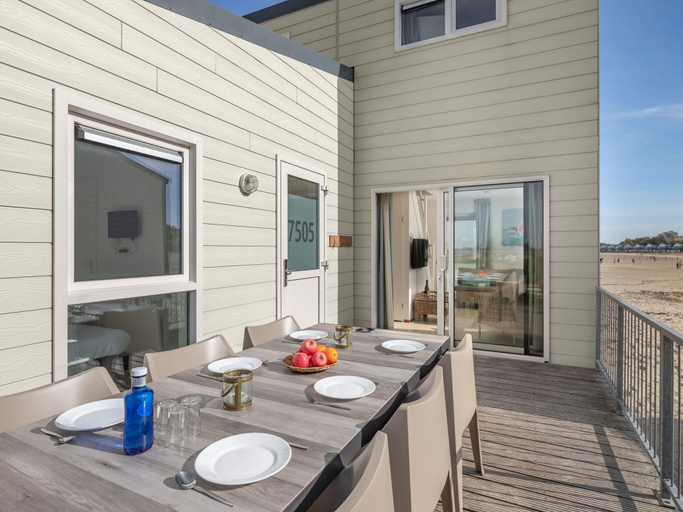 Dining 5, Villa in Zeeland With Sauna & Beach Access, Noord-Beveland