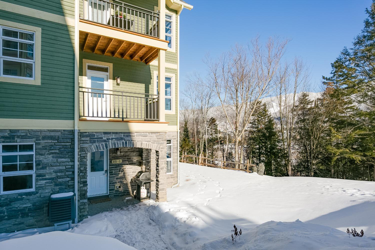 Tremblant-Les-Eaux Le Contemporain by Gestion ELITE, Les Laurentides