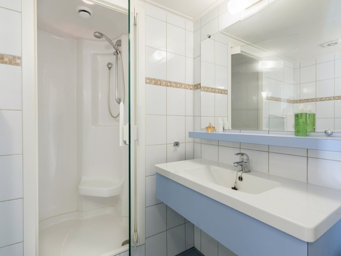 Bathroom, Bungalow at Klein Vink With Garden Terrace, Arcen en Velden