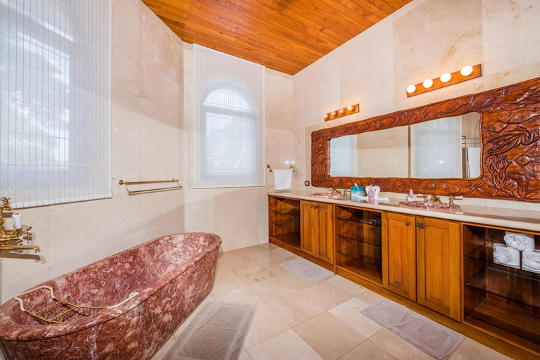 Bathroom 3, Blue Jewel Oceanfront Private Villa, Santa Cruz