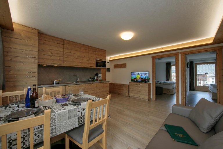 Others 4, Derby Apartments, Sondrio