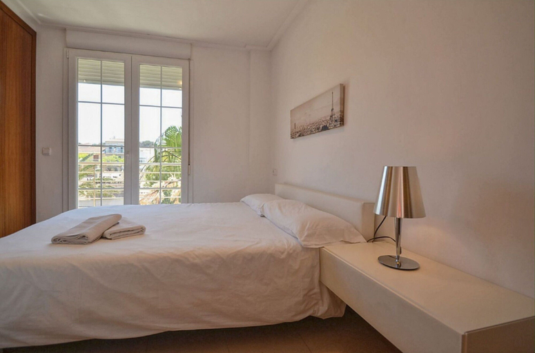Room 2, Modern Apartment in Can Picafort Nice View of the Harbor, Near the Beach, Baleares